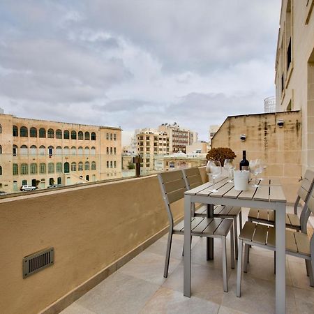 Bright And Central 2 Bedroom Apartment In Слима Экстерьер фото