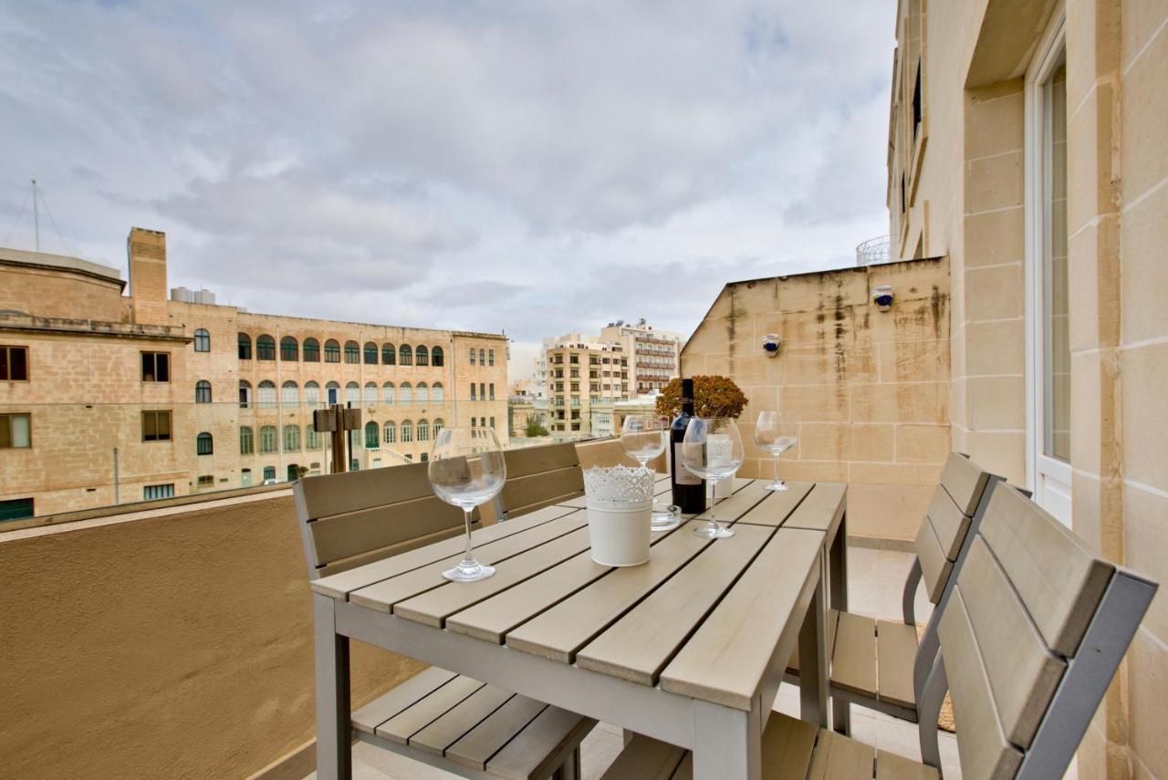 Bright And Central 2 Bedroom Apartment In Слима Экстерьер фото