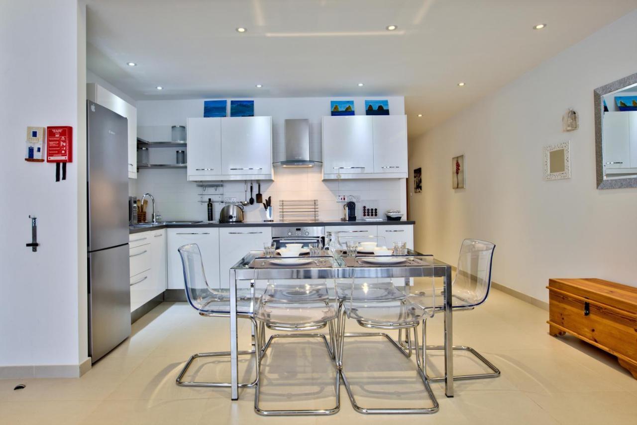 Bright And Central 2 Bedroom Apartment In Слима Экстерьер фото