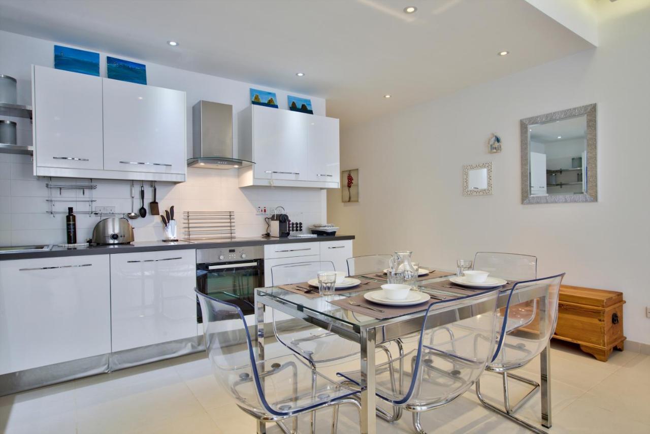 Bright And Central 2 Bedroom Apartment In Слима Экстерьер фото