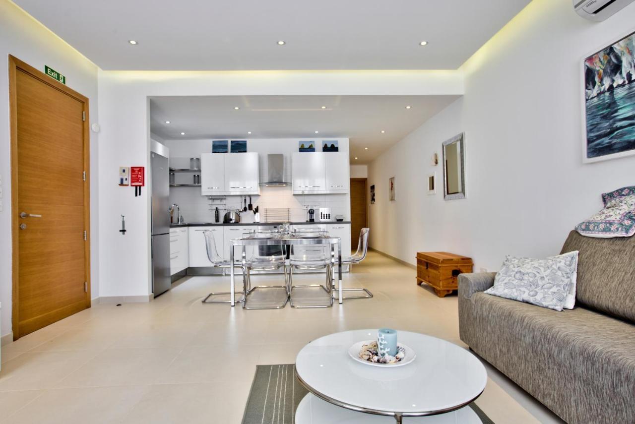 Bright And Central 2 Bedroom Apartment In Слима Экстерьер фото