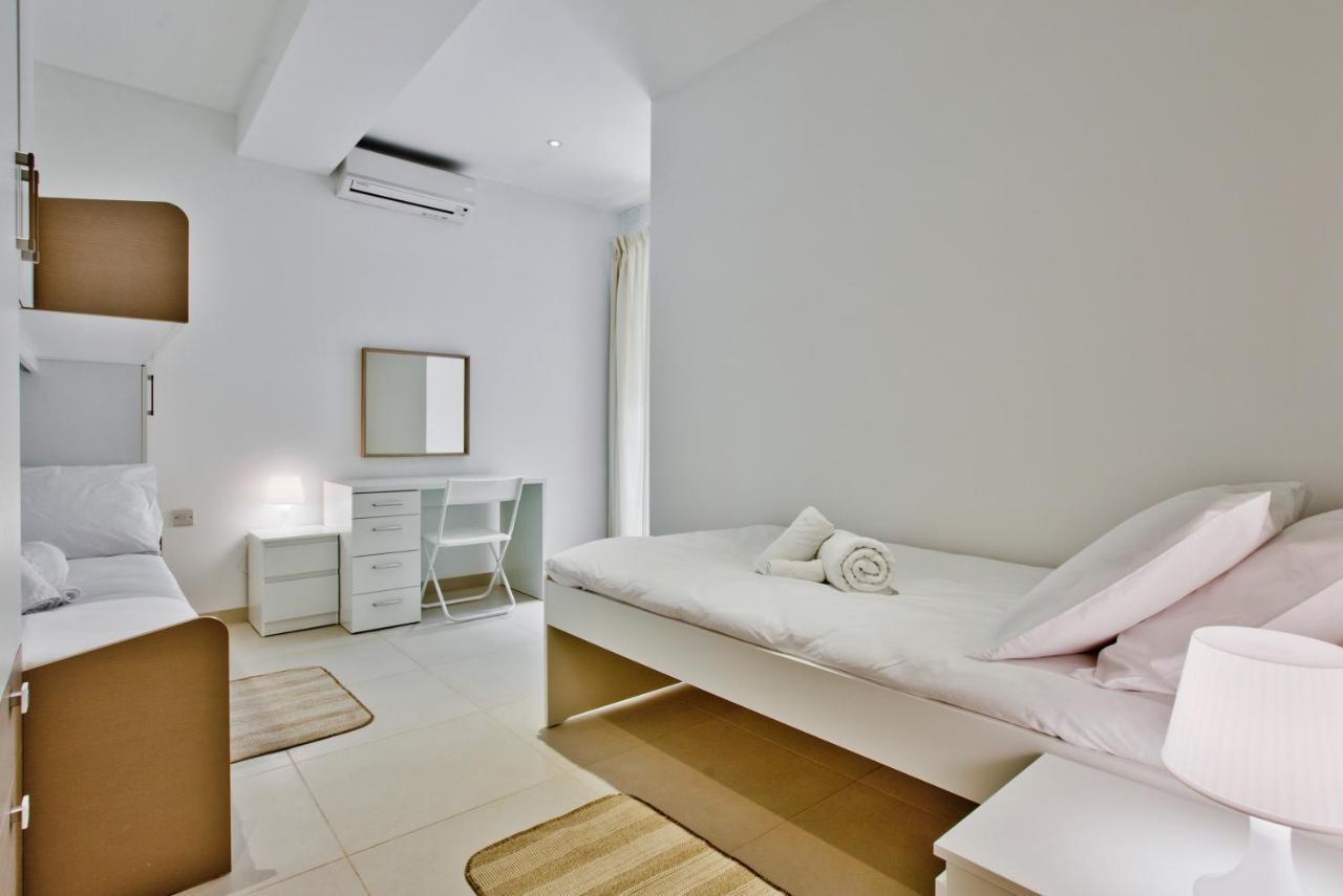 Bright And Central 2 Bedroom Apartment In Слима Экстерьер фото