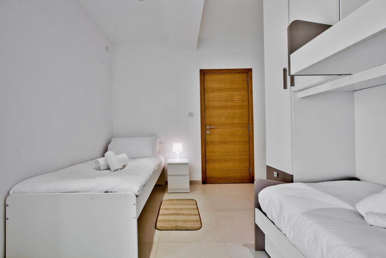 Bright And Central 2 Bedroom Apartment In Слима Экстерьер фото