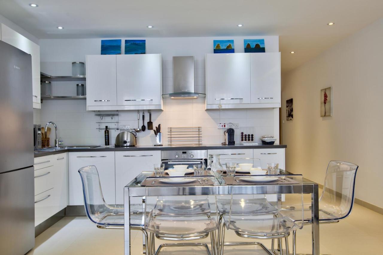 Bright And Central 2 Bedroom Apartment In Слима Экстерьер фото